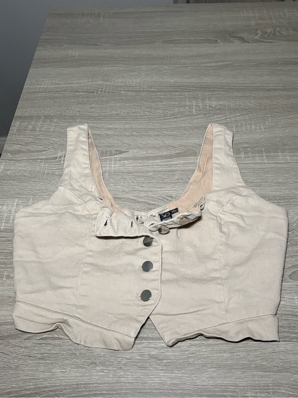 Cream Button-Front Cropped Tank Top - Picture 2 of 3